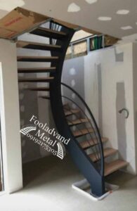 پله دوبلکس کنار دیوار