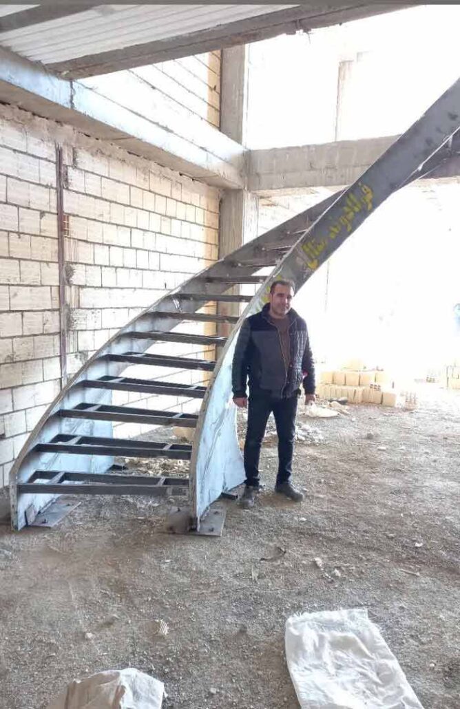 پله نیم گرد