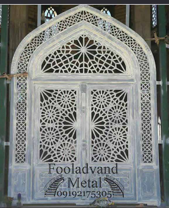 The-entrance-door-of-Imamzadeh-Hashem درب ورودی امامزاده هاشم